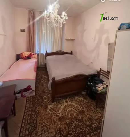 4 սենյականոց բնակարան Դավիթ Մալյան փողոցում, 73 ք.մ., 1/5 հարկ, քարե շենք