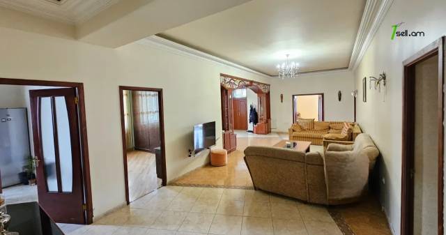 Մեկ հարկանի քարե տուն Ֆանարջյան փողոցում Քանաքեռ Զեյթունում, 1700 ք.մ., 2 սանհանգույց