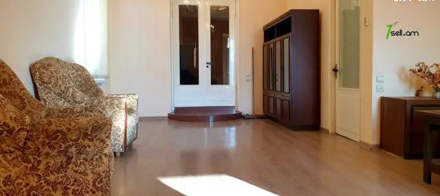 Մեկ հարկանի քարե տուն, Այգեձորի 1-ին նրբանցք Արաբկիրում, 130 ք.մ., կապիտալ վերանորոգված