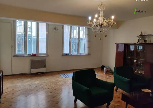 3 սենյականոց բնակարան Ղազար Փարպեցու փողոցում, 82 քմ, 1/5 հարկ, մասնակի վերանորոգում, քարե շենք