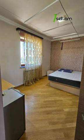 Երկու հարկանի քարե տուն Սիլիկյանի 5-րդ փողոցում Աջափնյակում, 820 քմ, 3+ սանհանգույց, մեծ հողամաս