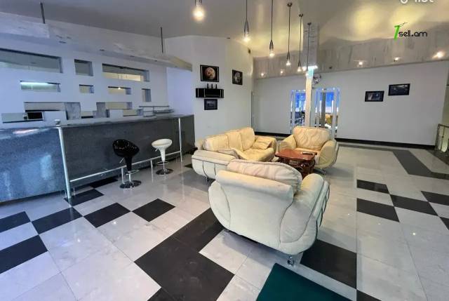 Ընդարձակ 6 սենյականոց բնակարան Մեսրոպ Մաշտոցի պողոտայում, 308 քմ, նախավերջին հարկ, 3+ սանհանգույց