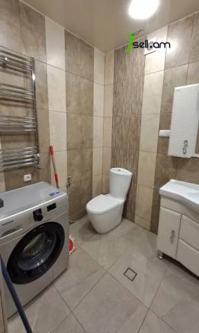 3 սենյականոց բնակարան Մեսրոպ Մաշտոցի պողոտայում, 80 քմ, 2/5 հարկ, դիզայներական ոճով վերանորոգված