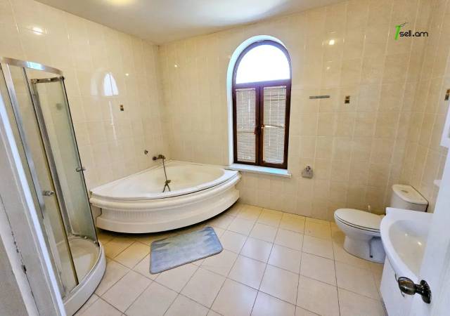 Երկու հարկանի քարե տուն, Վահագնի Թաղամաս Աջափնյակում, 1820 ք.մ., 3+ սանհանգույց