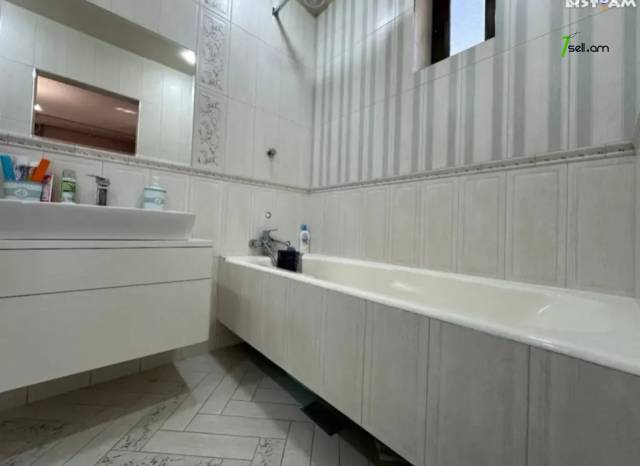 Երեք հարկանի տուն Բագրևանդի 46-րդ փողոցում Նոր Նորքում, 405 քմ, 3+ սանհանգույց