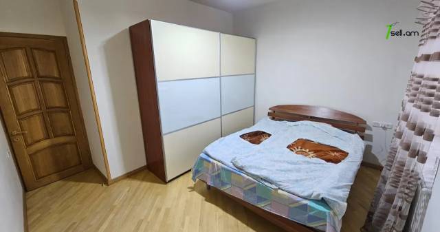 Երեք հարկանի քարե տուն Վրթանես Փափազյան փողոցում Արաբկիրում, 500 քմ, 3+ սանհանգույց