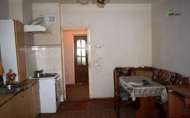 3 սենյականոց բնակարան Եղիշե Չարենցի փողոցում, 84 քմ, 1/4 հարկ, եվրովերանորոգված