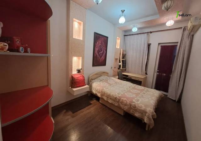 3 սենյականոց բնակարան Տերյան փողոցում, 110 քմ, նախավերջին հարկ, կապիտալ վերանորոգված, քարե շենք