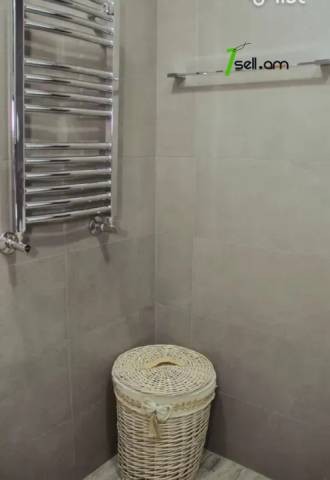 4 սենյականոց բնակարան Դրոյի փողոցում, 91 ք.մ., կապիտալ վերանորոգված, քարե շենք