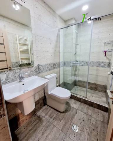 Երեք հարկանի քարե թաունհաուզ, Վահագնի Թաղամաս Աջափնյակում, 400 ք.մ., 3+ սանհանգույց