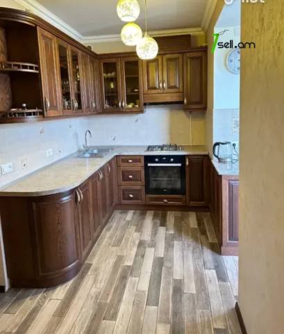 3 սենյականոց բնակարան Մոլդովական փողոցում, 82 ք.մ., 3/5 հարկ, կապիտալ վերանորոգված, քարե շենք