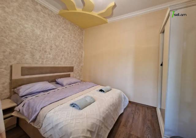 Երկու հարկանի քարե տուն Դավթաշենի 7-րդ փողոցում Դավթաշենում, 300 քմ, 2 սանհանգույց