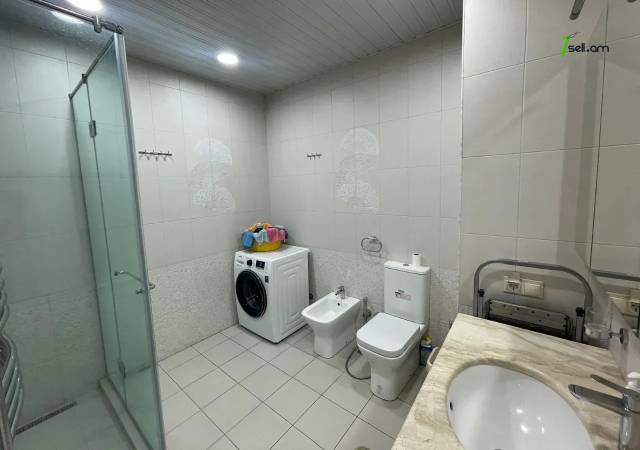 3 սենյականոց բնակարան նորակառույց շենքում Փավստոս Բուզանդի փողոցում, 105 ք.մ., բարձր առաստաղներ