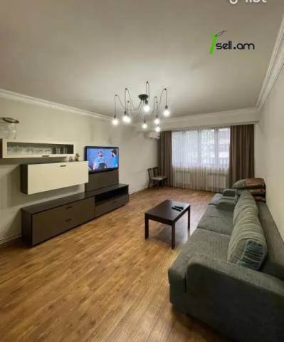 4 սենյականոց բնակարան, Աթոյան փողոցի նրբանցք, 93 ք.մ., 3/5 հարկ, կապիտալ վերանորոգված, քարե շենք