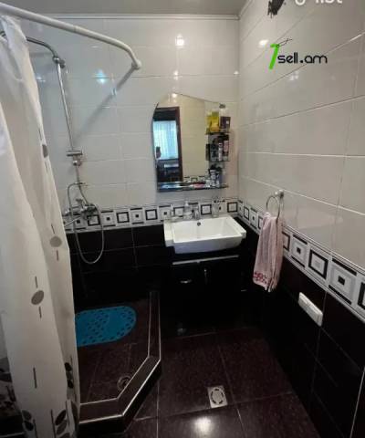 3 սենյականոց բնակարան, Ավան-Առինջի 1-ին միկրոշրջան, 61 քմ, 2/9 հարկ, կապիտալ վերանորոգված