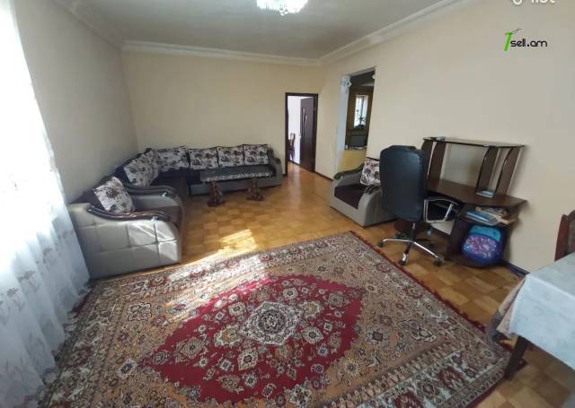 Մեկ հարկանի քարե տուն Դավիթ Բեկի փողոցում Նոր Նորքում, 90 ք.մ., եվրովերանորոգված