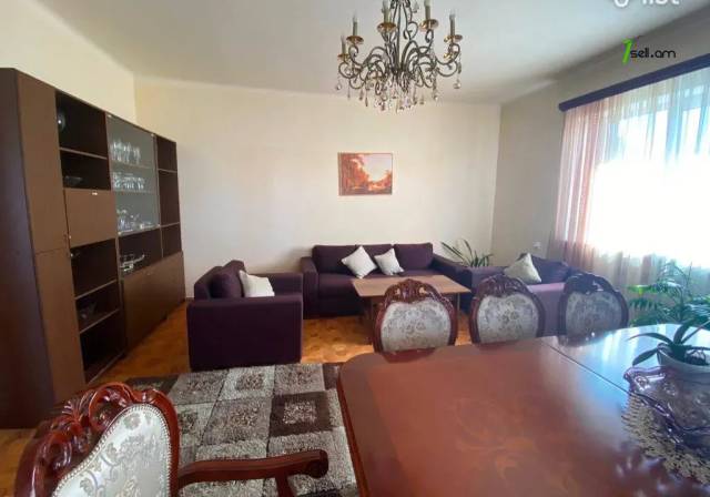 Երեք հարկանի քարե տուն Սերո Խանզադյան փողոցում Նորք Մարաշում, 370 ք.մ., 3+ սանհանգույց, մեծ հողամաս