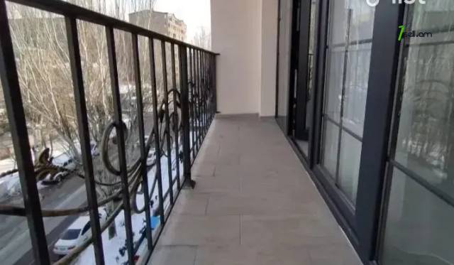 2 սենյականոց բնակարան Վահրամ Փափազյան փողոցում, 51 ք.մ., եվրովերանորոգված, քարե շենք