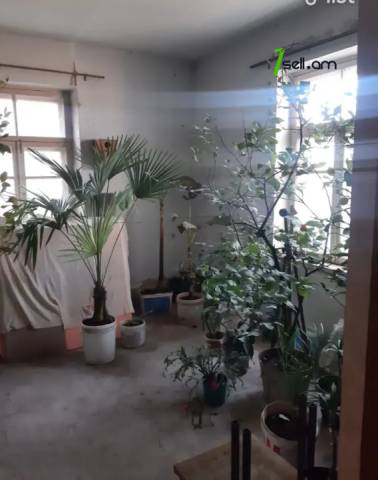 Երկու հարկանի քարե տուն, 7-րդ նրբանցք Մուղնիում, 248 քմ, 2 սանհանգույց, մասնակի վերանորոգում