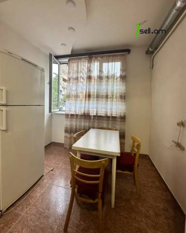 3 սենյականոց բնակարան Մոսկովյան փողոցում, 93 ք.մ., 2 սանհանգույց, նախավերջին հարկ