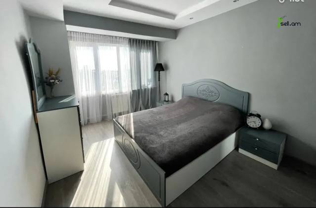 3 սենյականոց բնակարան Պետրոս Դուրյանի 1-ին փողոցում, 87 քմ, եվրովերանորոգված