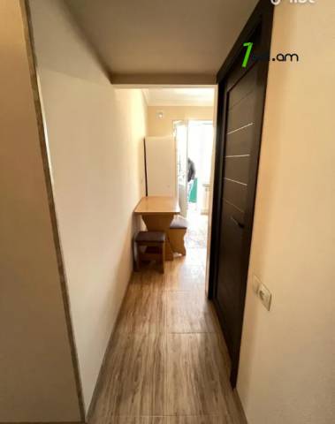 2 սենյականոց բնակարան Ազատության պողոտայում, 64 քմ, նախավերջին հարկ, եվրովերանորոգված, քարե շենք