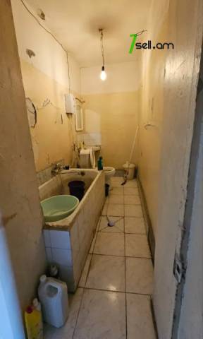 2 սենյականոց բնակարան Բաղրամյան պողոտայում, 68 քմ, 1/4 հարկ, բարձր առաստաղներ, քարե շենք