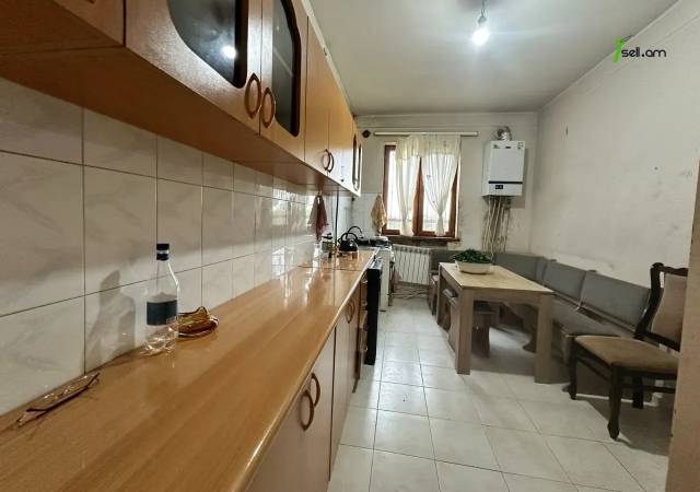 Երկու հարկանի քարե տուն Զովունի 6 փողոցում Զովունիում, 307 քմ, կոսմետիկ վերանորոգում