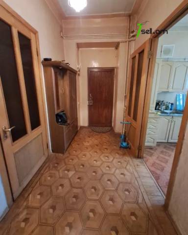 3 սենյականոց բնակարան Պարոնյան փողոցում, 95 ք.մ., բարձր առաստաղներ, 2/5 հարկ, կապիտալ վերանորոգված