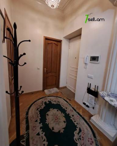 2 սենյականոց բնակարան Մեսրոպ Մաշտոցի պողոտայում, 55 ք.մ., 2/5 հարկ, կապիտալ վերանորոգված, քարե շենք