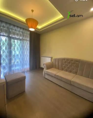 Երեք հարկանի տուն Մարշալ Բաբաջանյան փողոցում Ավանում, 715 քմ, 3+ սանհանգույց