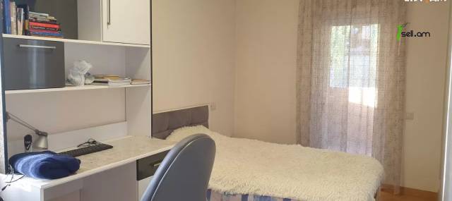 Երկու հարկանի քարե տուն Ավետիս Ահարոնյանի փողոցում Քանաքեռ Զեյթունում, 230 ք.մ., 3+ սանհանգույց