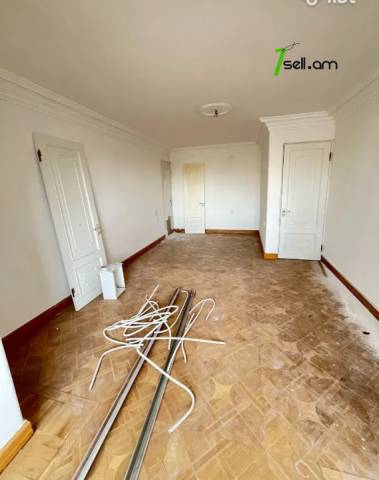 2 սենյականոց բնակարան Արմեն Տիգրանյանի փողոցում, 47 ք.մ., նախավերջին հարկ, քարե շենք