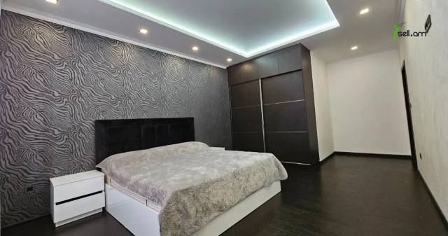 Երկու հարկանի քարե տուն Մարշալ Բաբաջանյանի փողոցում Ավանում, 500 քմ, 3+ սանհանգույց