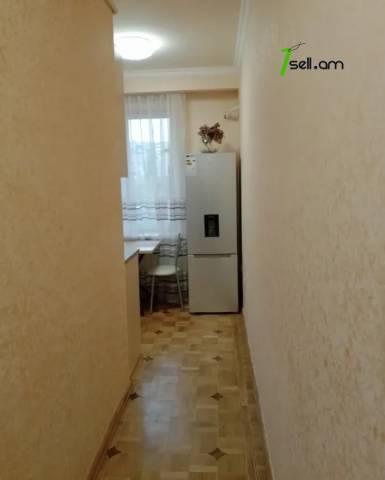 1 սենյականոց բնակարան Քաջազնունի փողոցում, 40 քմ, նախավերջին հարկ, կապիտալ վերանորոգված, քարե շենք