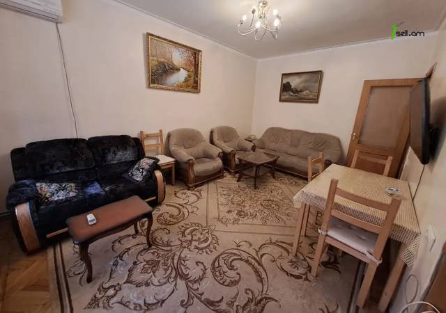 4 սենյականոց բնակարան Լեոյի փողոցում, 100 ք.մ., 2/5 հարկ, եվրովերանորոգված, քարե շենք