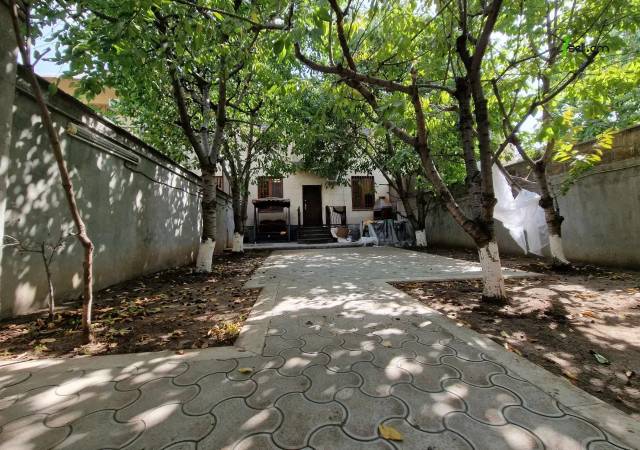 Երկու հարկանի քարե տուն Բաբայան փողոցում Արաբկիրում, 600 ք.մ., 3+ սանհանգույց, կապիտալ վերանորոգված