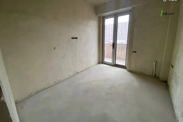 3 սենյականոց բնակարան նորակառույց շենքում Ծարավ Աղբյուրի փողոցում, 82 քմ, բարձր առաստաղներ