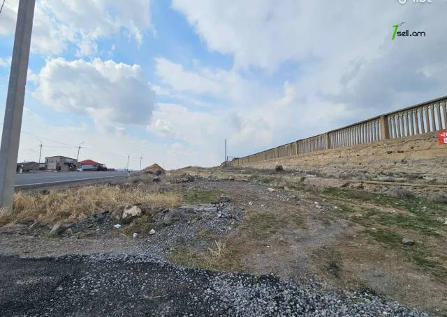 Հողատարածք ընդհանուր օգտագործման Եղվարդում, 18,300 ք.մ.