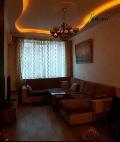 2 սենյականոց բնակարան Լենինգրադյան փողոցում, 50 քմ, 2/6 հարկ, կապիտալ վերանորոգված, քարե շենք