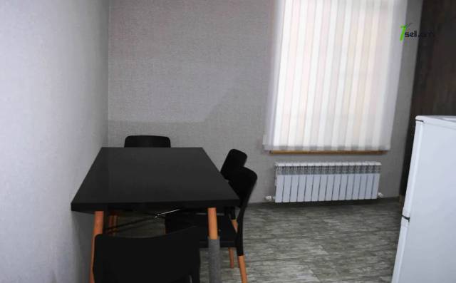 2 սենյականոց բնակարան Շիրակացու փողոցում, 70 քմ, 1/3 հարկ, կապիտալ վերանորոգված, քարե շենք