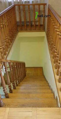 Երկու հարկանի քարե տուն Արաբկիրում, 200 ք.մ., 2 սանհանգույց, եվրովերանորոգված