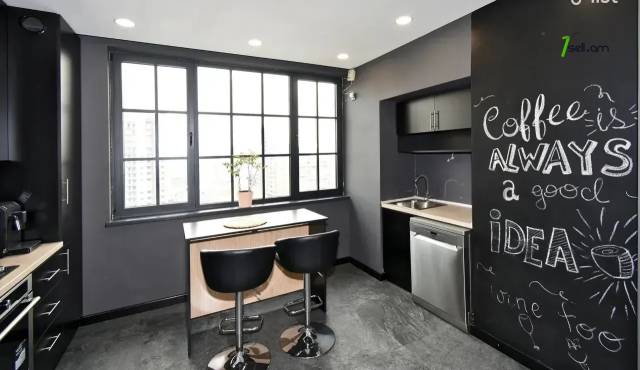 3 սենյականոց բնակարան Սարյան փողոցում, 77 ք.մ., դիզայներական ոճով վերանորոգված, քարե շենք