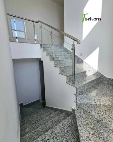 Երկու հարկանի քարե տուն, Վահագնի Թաղամաս Աջափնյակում, 800 ք.մ., 3+ սանհանգույց