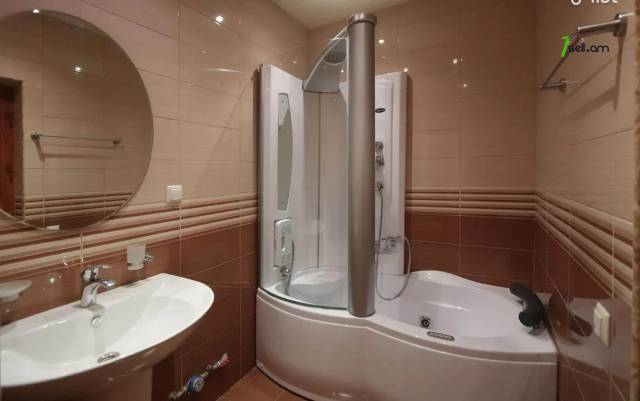 3 սենյականոց բնակարան Կոմիտասի պողոտայում, 83 քմ, բարձր առաստաղներ, մի քանի պատշգամբ