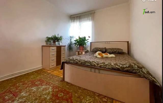 3 սենյականոց բնակարան Էզրաս Հասրաթյան փողոցում, 60 քմ, նախավերջին հարկ, կոսմետիկ վերանորոգում