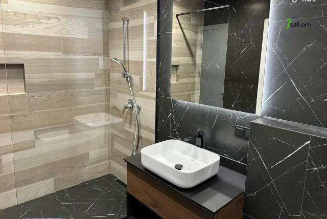 4 սենյականոց բնակարան նորակառույց շենքում Կարապետ Ուլնեցու փողոցում, 133 ք.մ., 9/16 հարկ