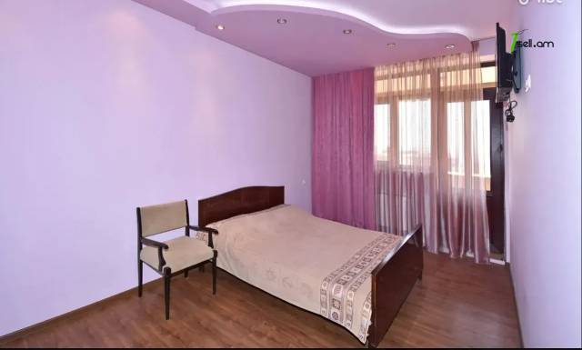 3 սենյականոց բնակարան նորակառույց շենքում Աղբյուր Սերոբի փողոցում, 130 ք.մ., 2 սանհանգույց