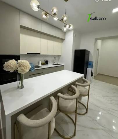 3 սենյականոց բնակարան նորակառույց շենքում Եղիշե Չարենցի փողոցում, 71 ք.մ., բարձր առաստաղներ