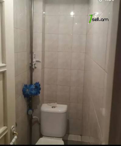 5 սենյականոց բնակարան Լեփսիուսի փողոցում, 105 ք.մ., նախավերջին հարկ, քարե շենք